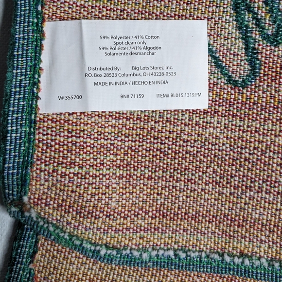 Christmas seasonal designed set of 4 placemats & 1 matching table runner E-2 - Picture 3 of 9